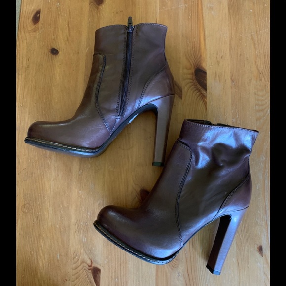 Shoes - Picture 2 of 4